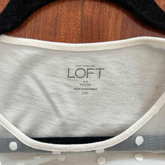 Loft Cream Polka Dot Ruffle Sleeveless Top XSP - Picture 2 of 3